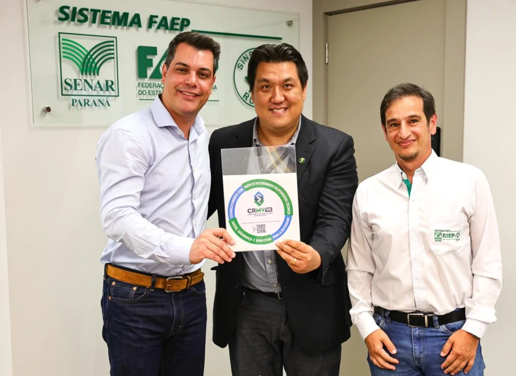 Sistema FAEP renova cooperação com CRMV-PR para fortalecer ATeG no Paraná