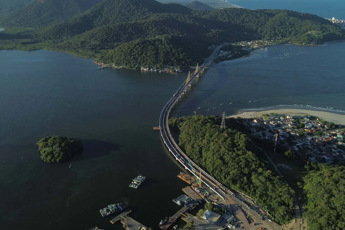 Ponte de Guaratuba já está 100% pavimentada e começa a ganhar iluminação final