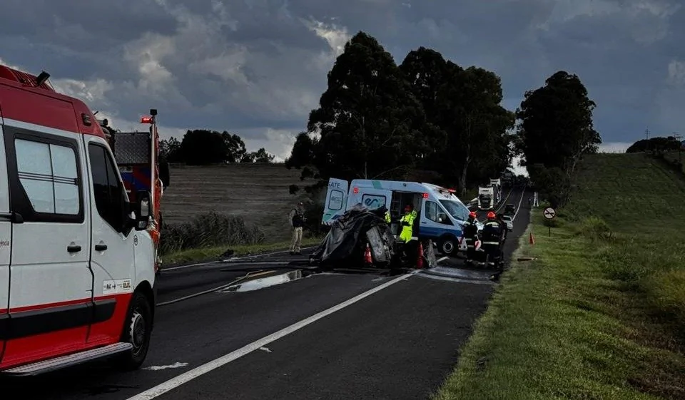 Vítimas fatais de acidente na PR-092 morreram carbonizadas