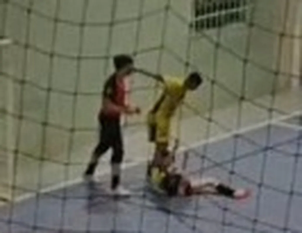 Expulsão, confusão e decisões contestadas marcam empate do sub-17 no ginásio Betão 