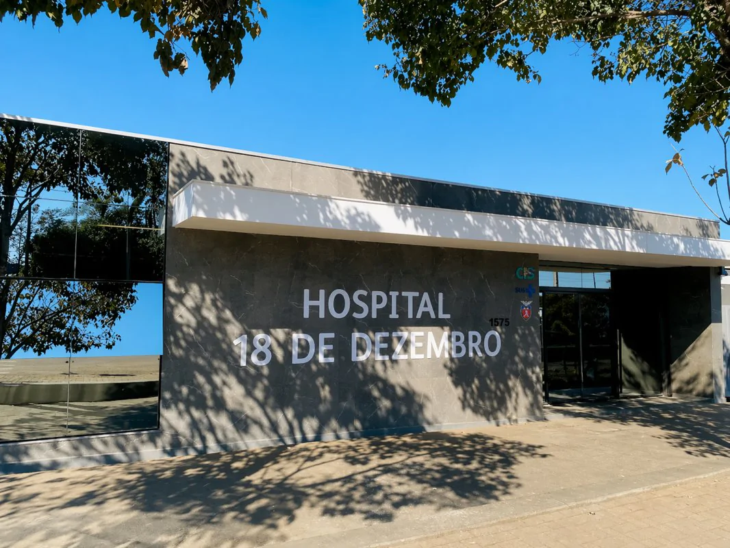 Surto em hospital: homem ameaça funcionários com tesoura e tenta suicídio em Arapoti 