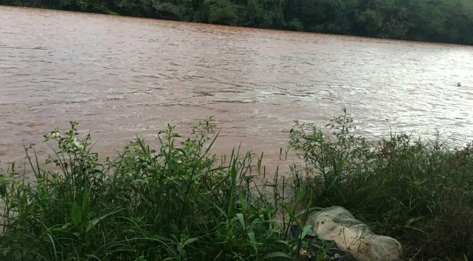 Pescador come feijoada e morre afogado