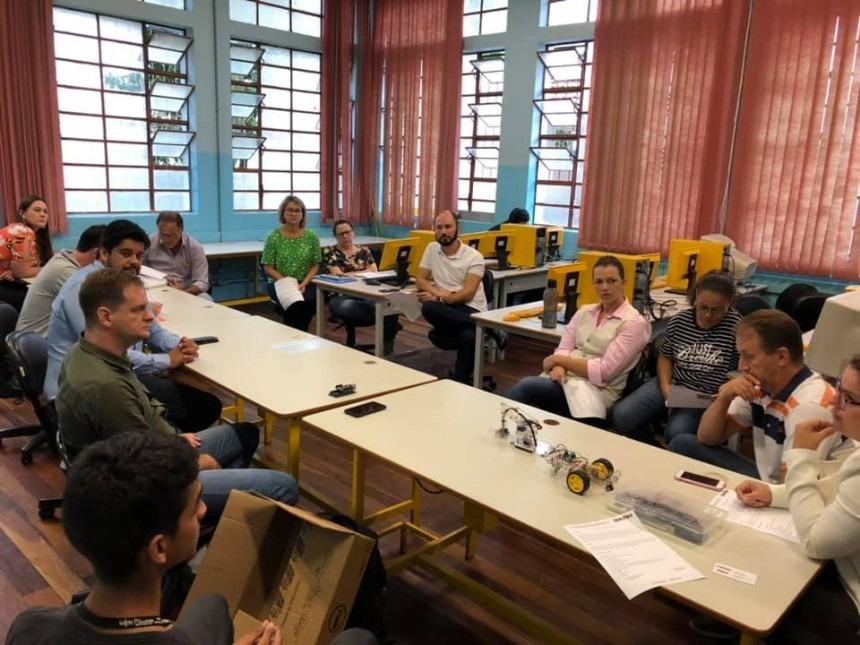 Colégio Estadual Aldo Dallago prepara curso de robótica em Ibaiti