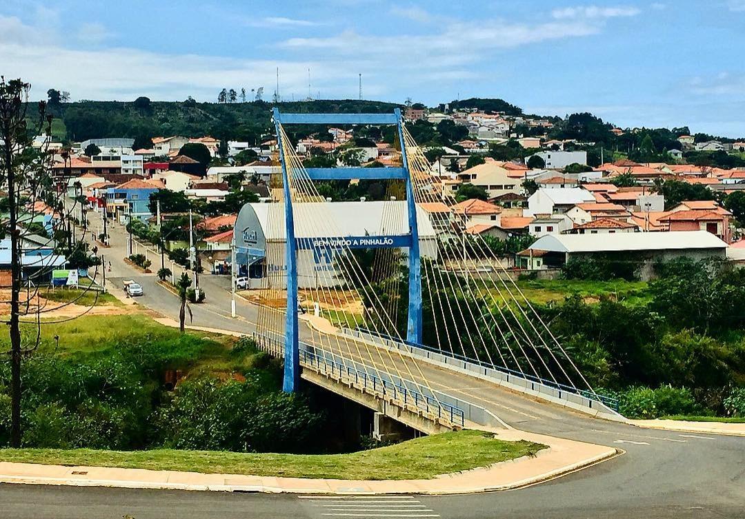 Ponte Estaiada em Pinhalão recebe obras de urbanização
