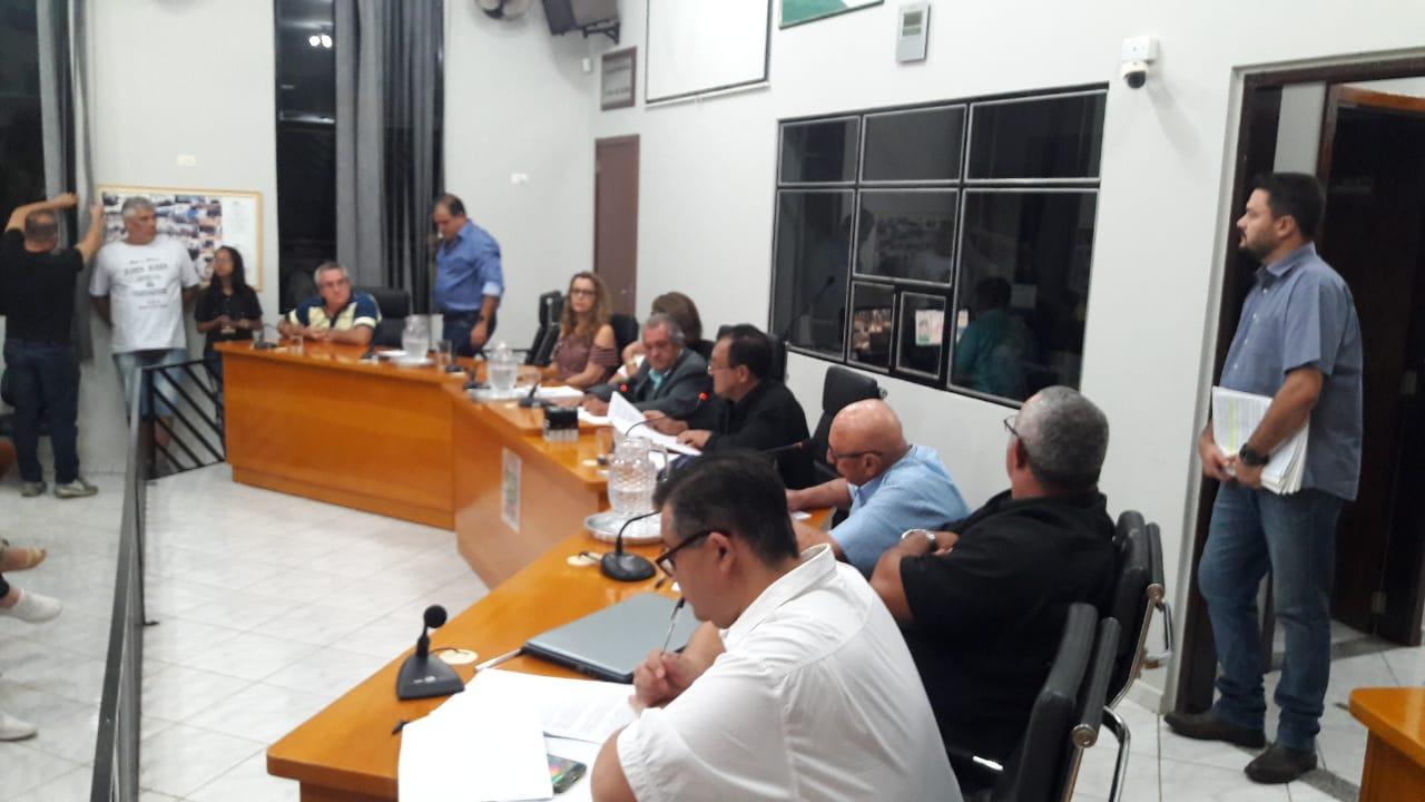 Câmara arquiva CPI que investigaria prefeito