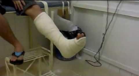 Homem dá tiro de espingarda no próprio pé