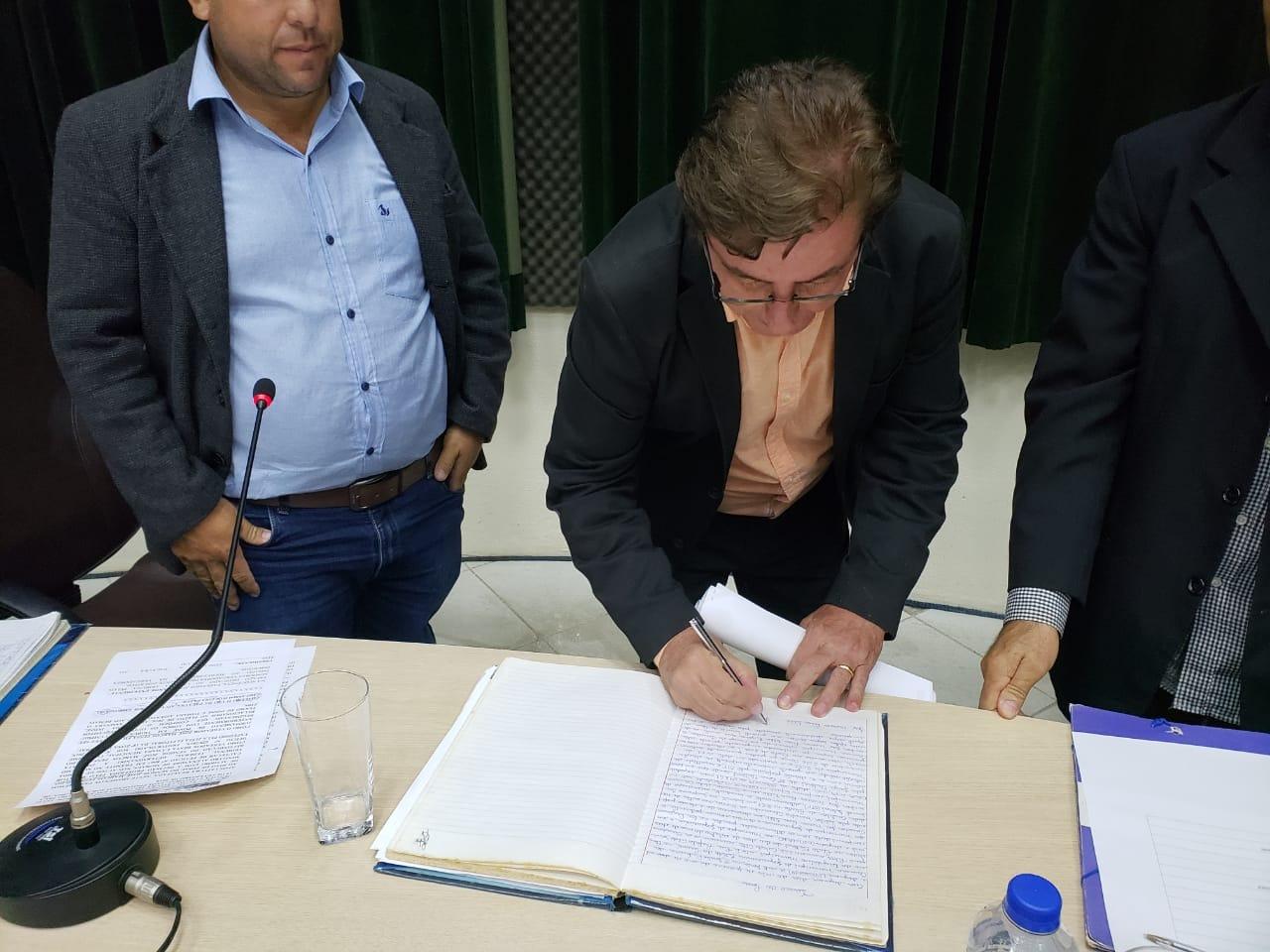 Marquito assina termo de posse e retorna a Câmara de Vereadores