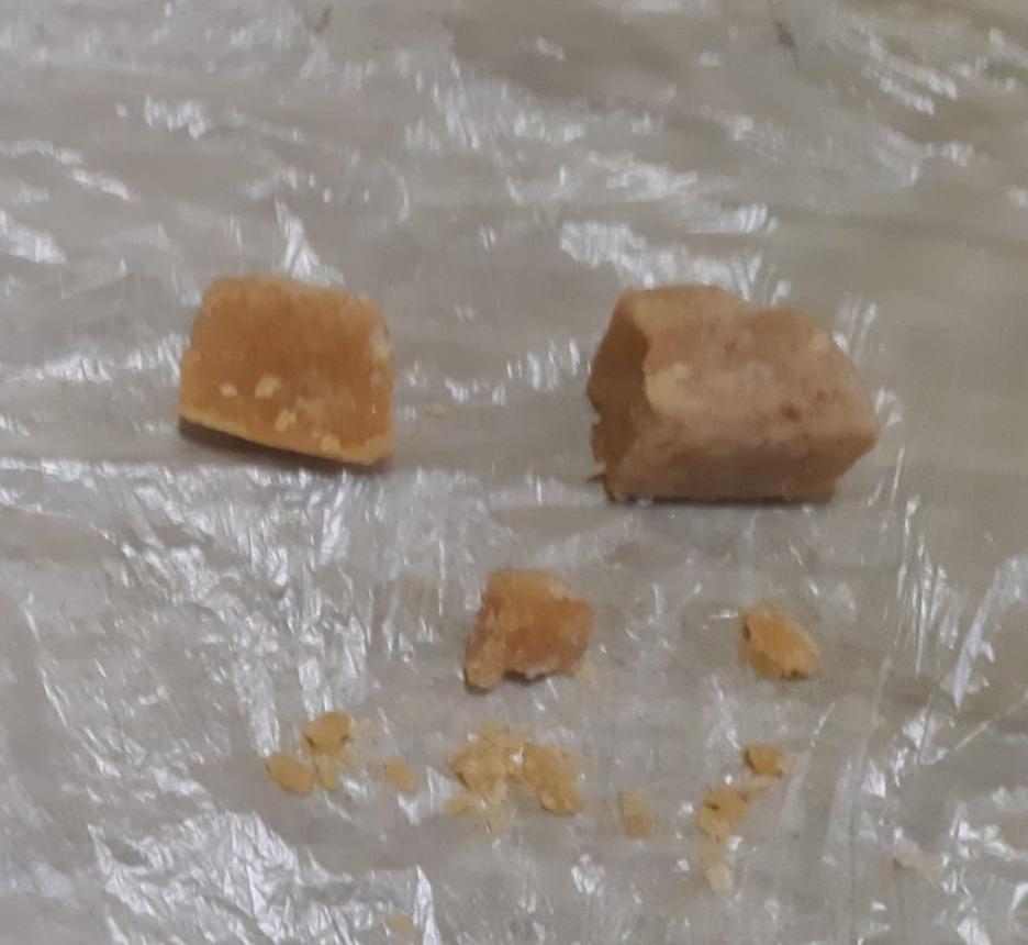 Adolescente é detida com 300 pedras de crack na vagina
