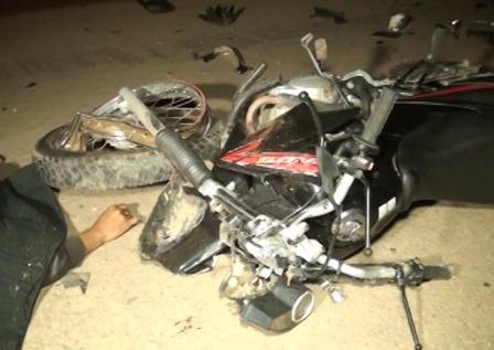 Jovem morre após colidir moto contra mureta de concreto