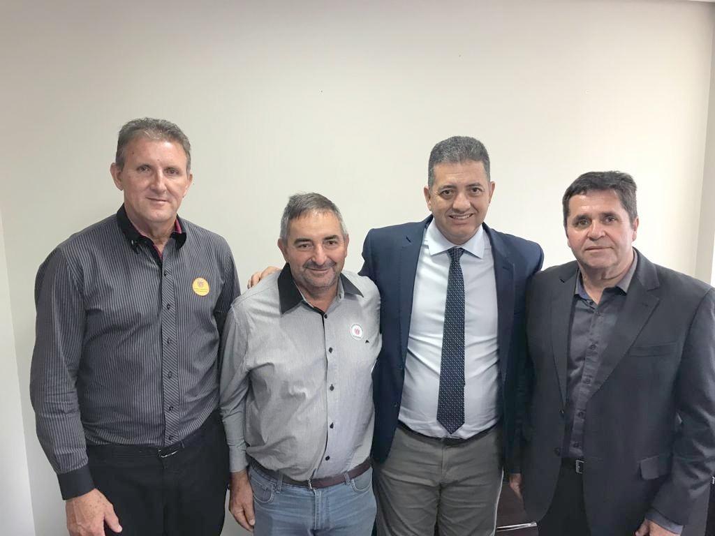 Deputado Cobra Repórter recebe lideranças do Norte Pioneiro