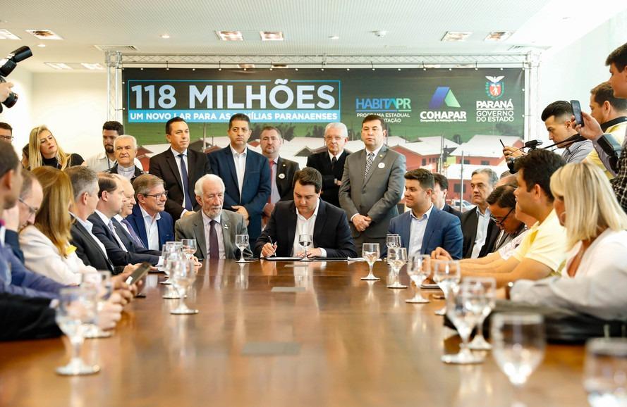 Governador confirma 1.494 novas moradias para 33 municípios