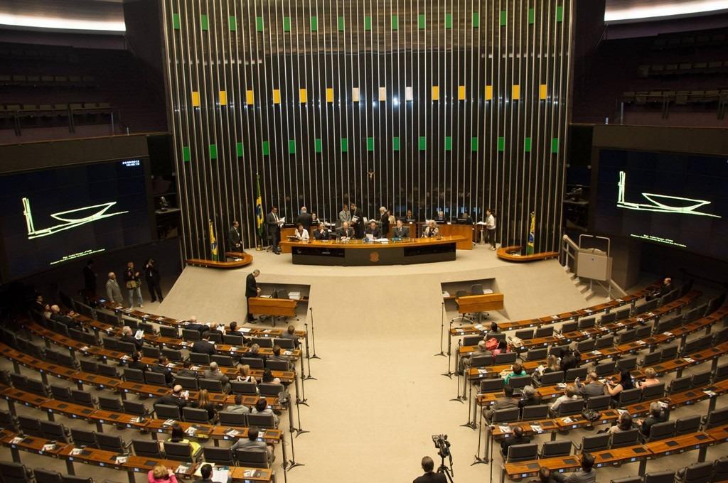 Após cláusula de desempenho, Câmara já registra três fusões de partidos