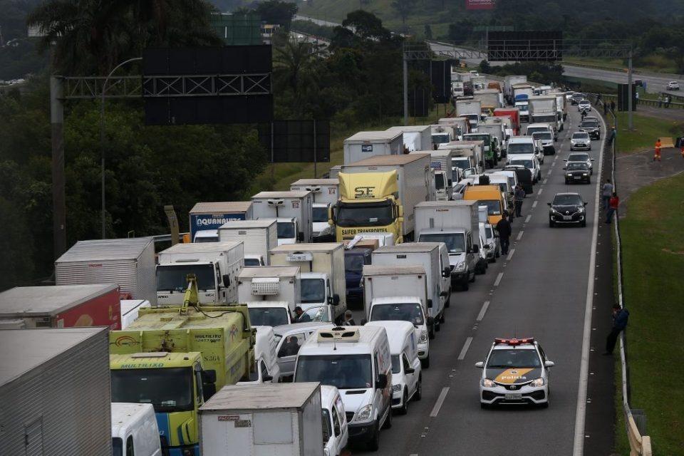 Nova greve dos caminhoneiros está marcada para esta quarta-feira