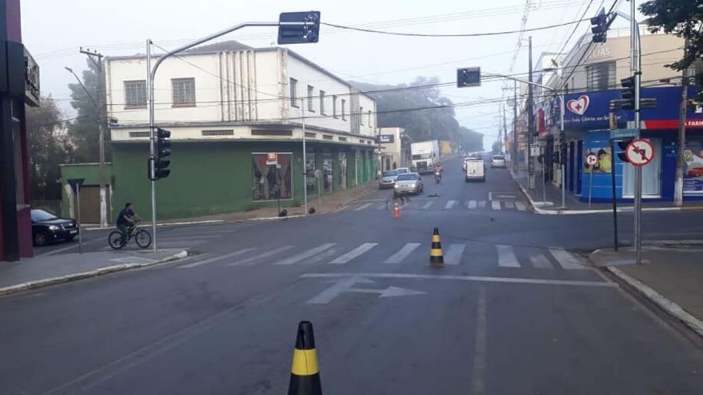 Circular para e comércio fecha durante quarentena contra o coronavírus em Wenceslau Braz