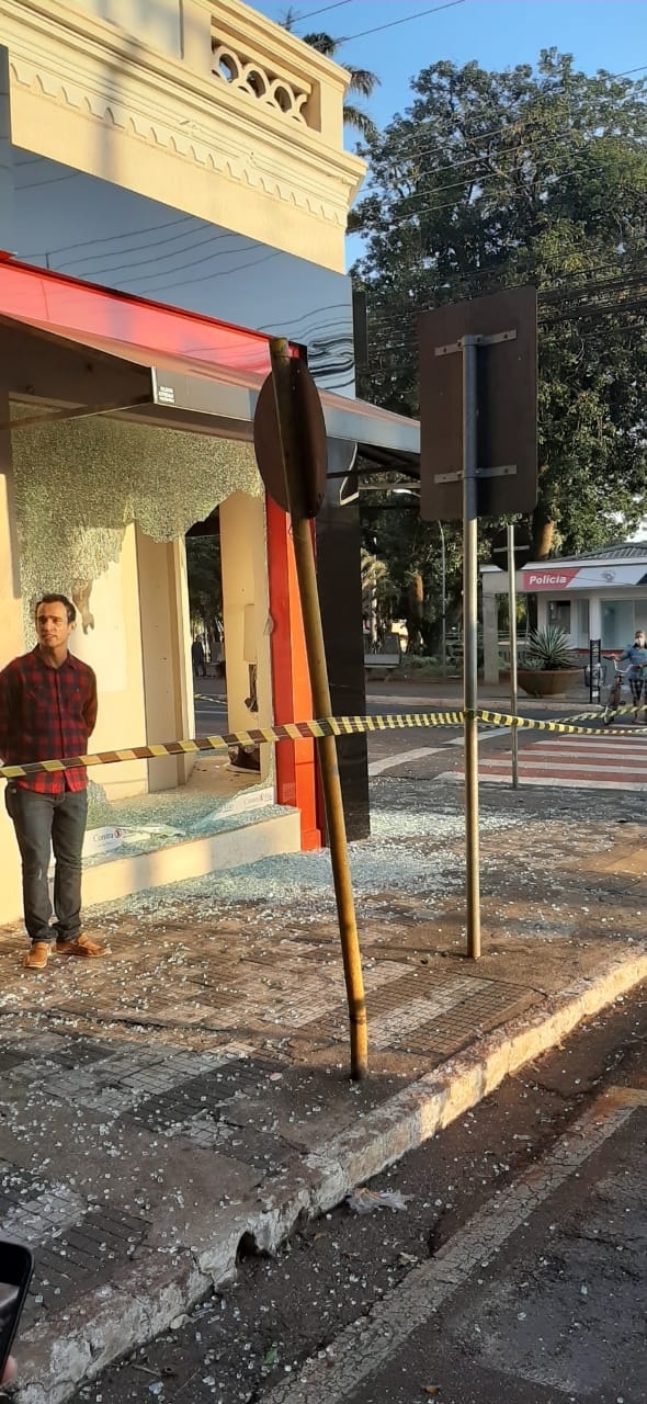 Assalto cinematográfico deixa pessoas feridas e causa terror em Ourinhos