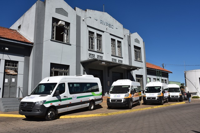 Prefeitura conquista novas vans para educação com recursos próprios
