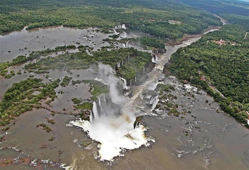 Ratinho Jr sanciona lei que estadualiza a arrecadação das Cataratas do Iguaçu