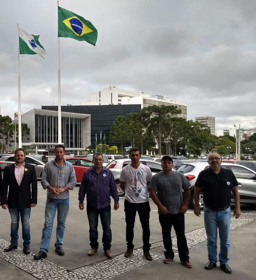 Com apoio de Alexandre Cury, vereadores conquistam retroescavadeira para Japira