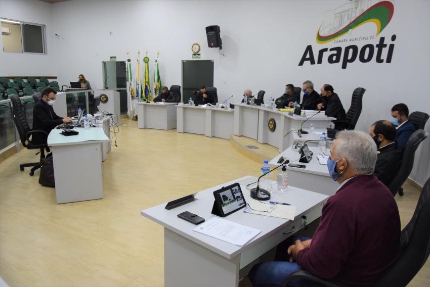 Após oito horas de reunião, Câmara de Arapoti aprova cassação do vereador Wesley Ulrich