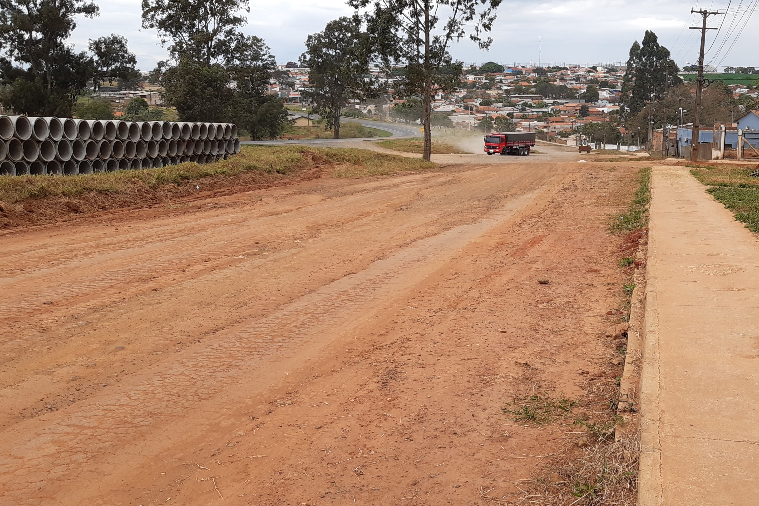Prefeita Nerilda anuncia pavimentação do acesso do Distrito Industrial de Arapoti