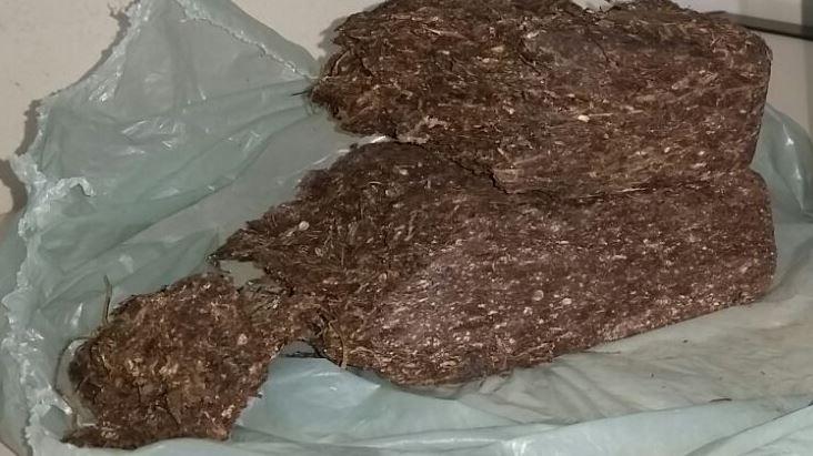 Adolescente é apreendido com quase um quilo de drogas