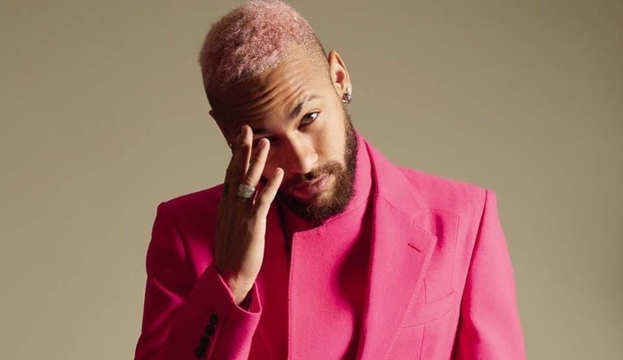 Neymar chama namorado da mãe de “viadinho” e é denunciado
