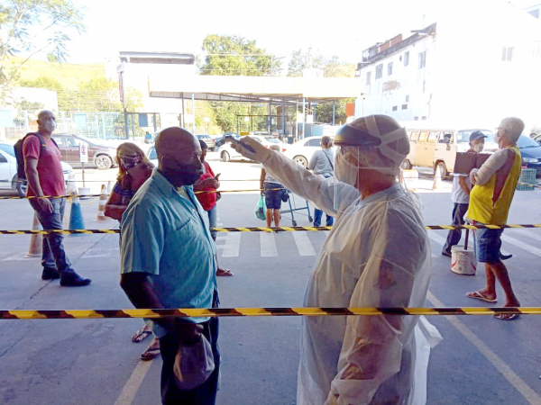 Medição de temperatura pode se tornar obrigatória para acesso a locais públicos no Paraná