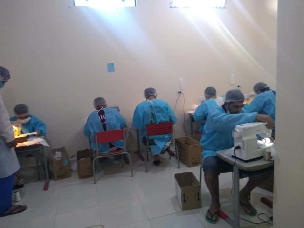 Comerciantes doam material para que confecção de máscaras não pare na Cadeia Pública de Ibaiti