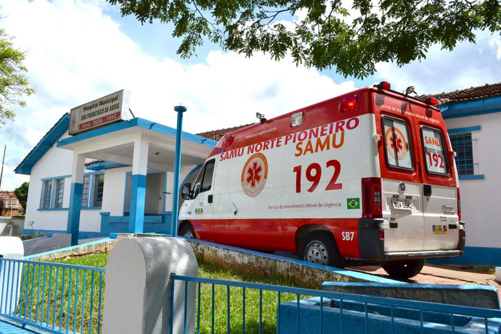 Moto atinge carro estacionado e passageiro morre na hora em Jundiaí do Sul