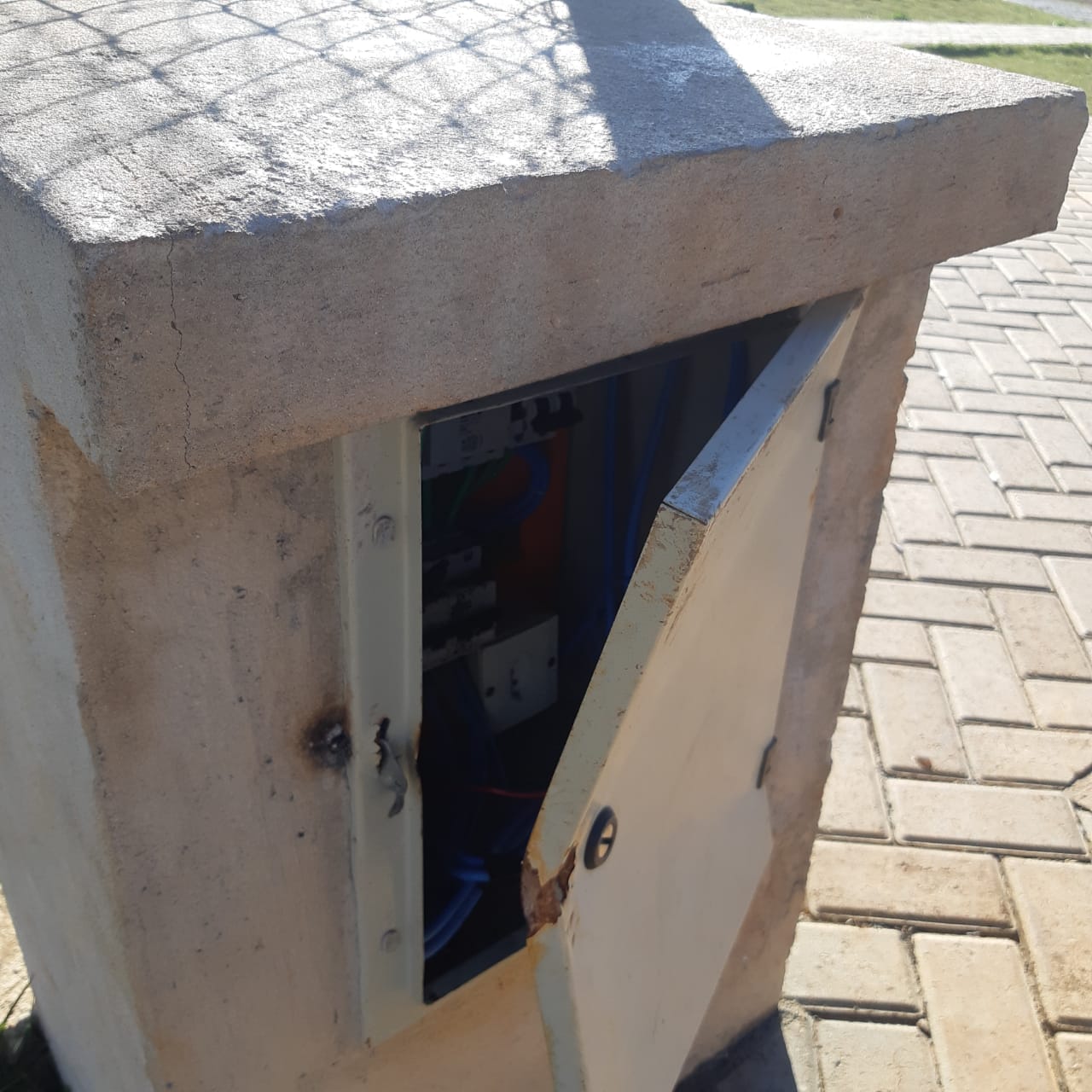 Vândalos destroem patrimônio público e causam prejuízo a município em época de pandemia