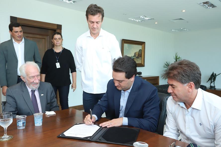 Ratinho Junior anuncia transferência do governo para Cascavel