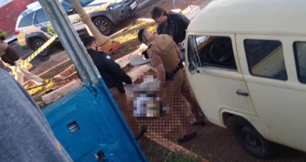 Homem é morto a tiros em plena luz do dia na praça Central