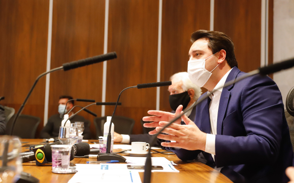 Ratinho Júnior testa negativo para Covid-19