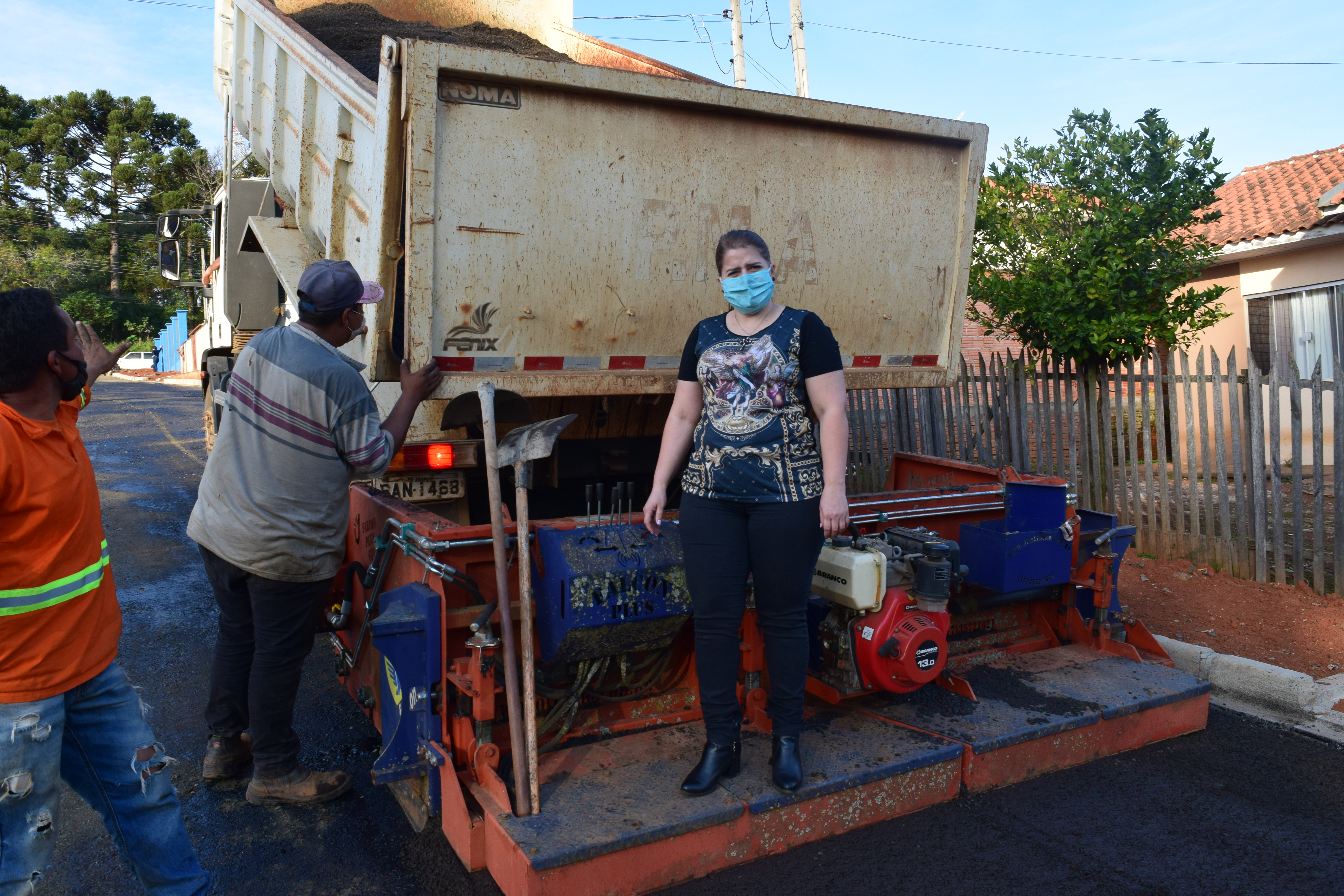 Nerilda Penna visita obras de pavimentação no Alphaville em Arapoti