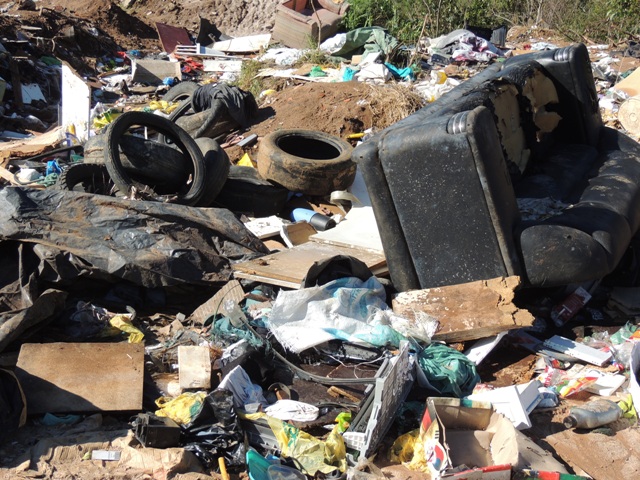 Descarte irregular de lixo é problema em Jaguariaíva