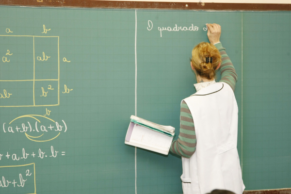 Proposta de retorno às aulas pode sair no dia 28, mas Ratinho Jr adianta que volta não acontece antes de setembro