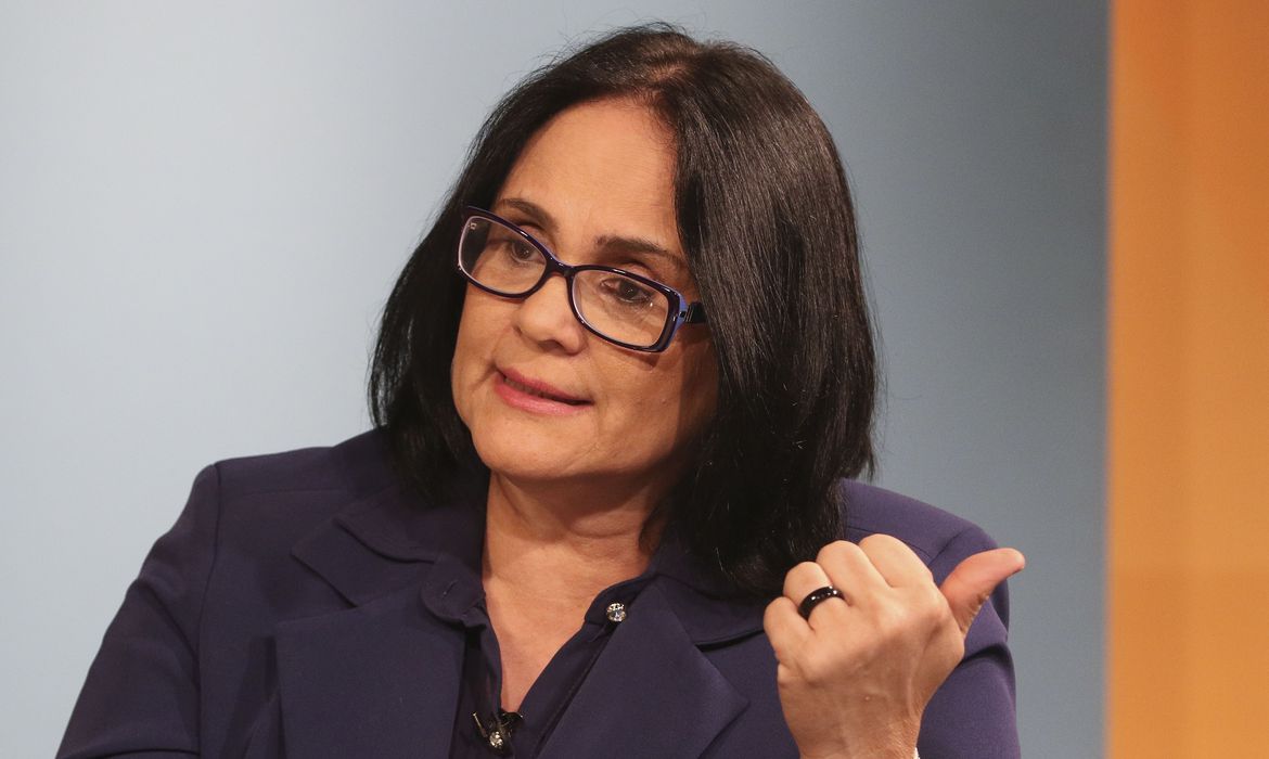 Projeto prevê pena maior para abuso sexual contra crianças e adolescentes por religiosos e professores