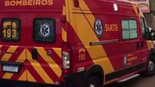 Colisão entre carro e moto deixa dois feridos na PR-431 em Jacarezinho