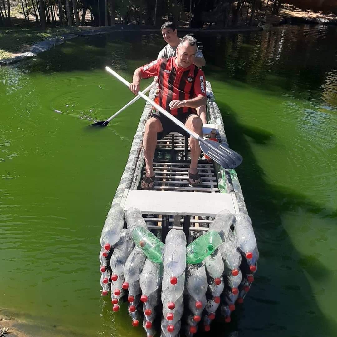 Brazense usa a criatividade para driblar o tédio na quarentena e constrói barco reciclável