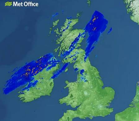 Nuvem de formigas voadoras é tão grande que é vista em mapa meteorológico