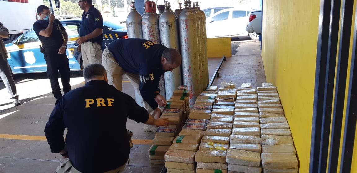 Polícia Rodoviária apreende cerca de 700 Kg de pasta base de cocaína na BR-153