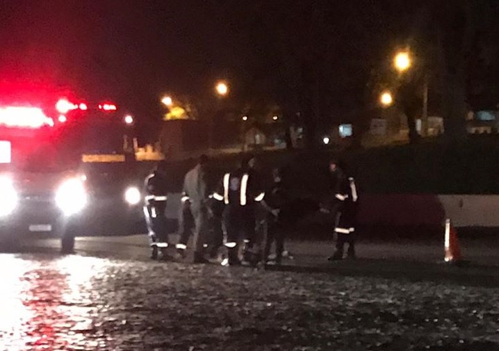 Mulher morre após ser atingida por caminhão que manobrava