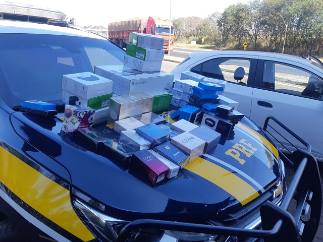 Polícia Rodoviária apreende eletrônicos e perfumes contrabandeados em Jacarezinho