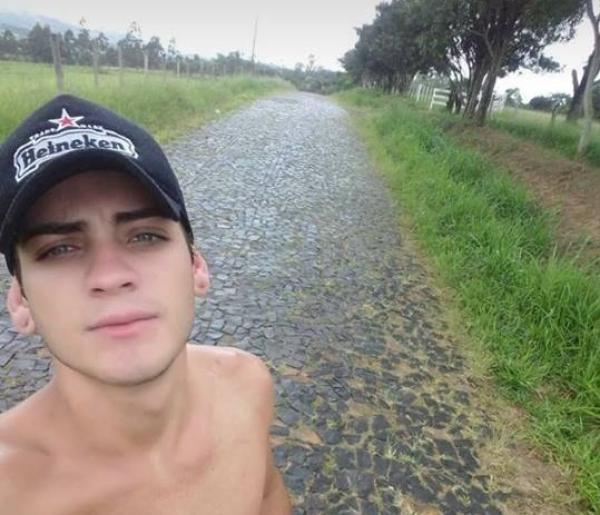 Rapaz de 19 anos morre no hospital após acidente com moto