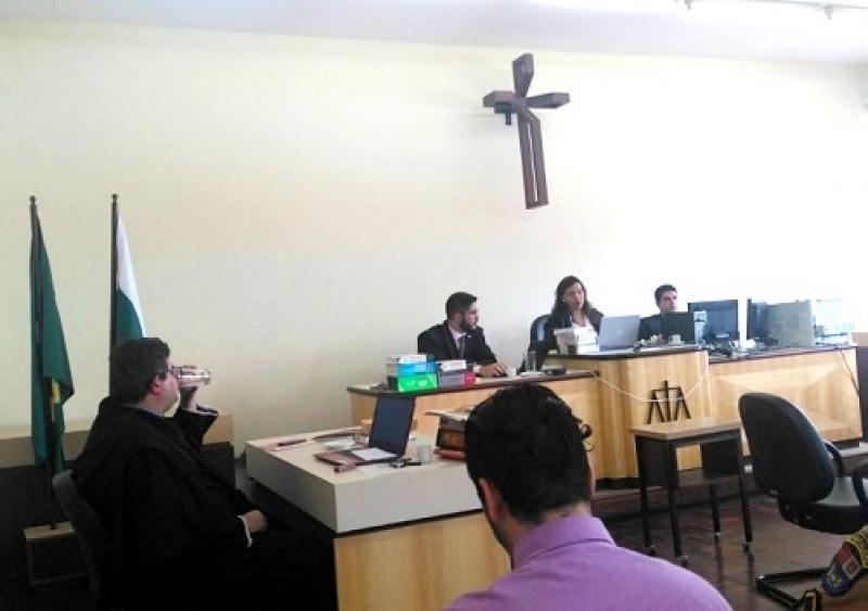 Ex-pastor é condenado após esfaquear cinco pessoas