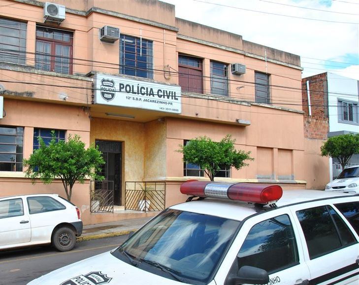 Motorista embriagado é preso após invadir residência com caminhão