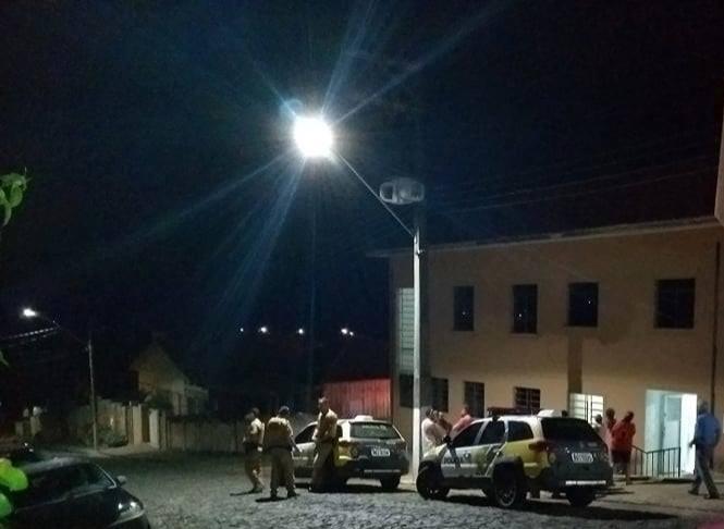 Briga de bar termina com dois em estado grave