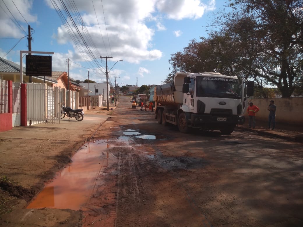 Prefeitura de Arapoti realiza recuperação de ruas após período de chuvas