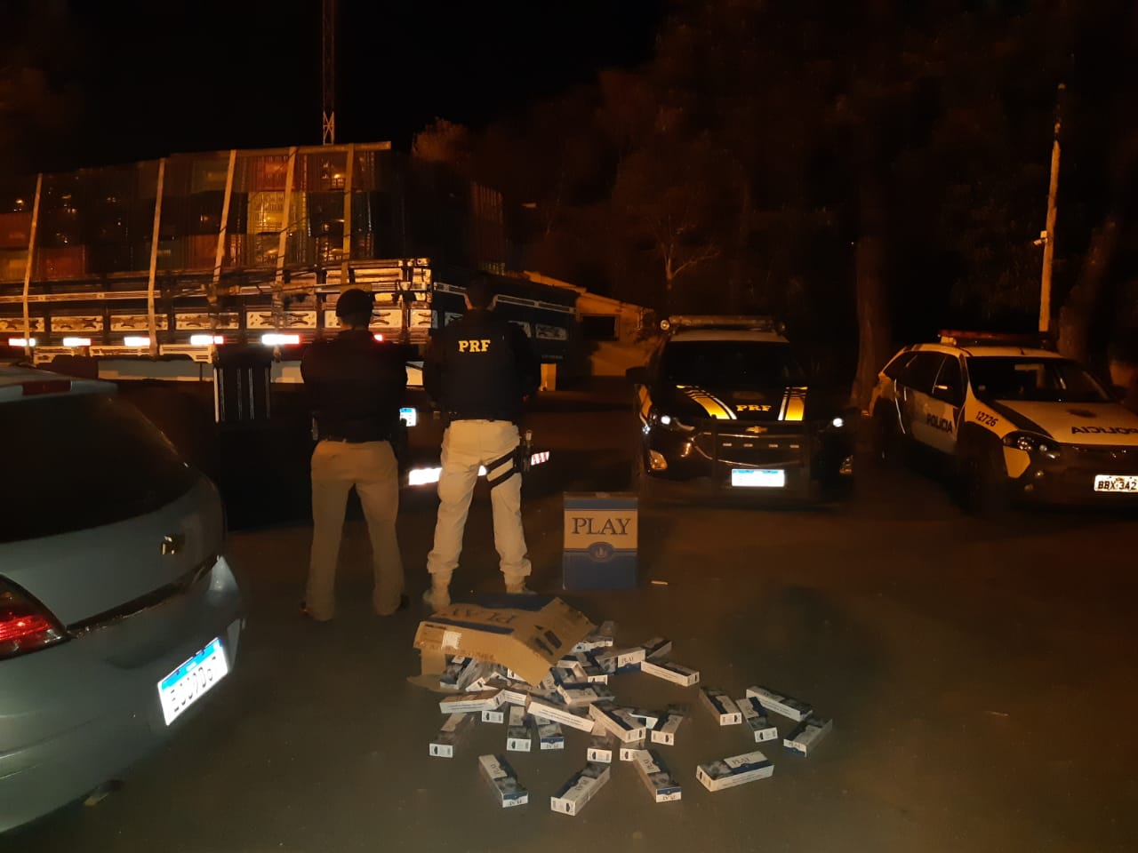 Polícia Rodoviária apreende caminhão com carga de cigarros do Paraguai