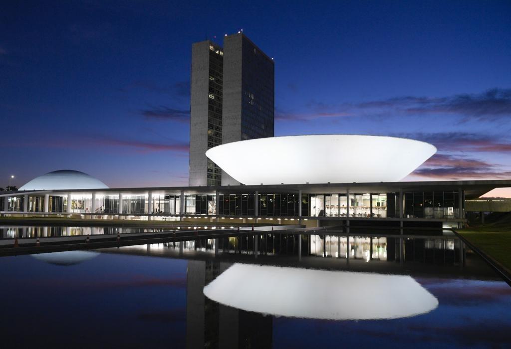 Liminar contra auxílio-mudança ‘tira’ R$ 1 milhão de deputados reeleitos pelo Paraná